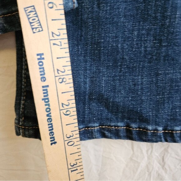 Levi's Jeans Women's 14 (34x30) Classic Bootcut Mid Rise Medium Wash EUC - Picture 4 of 9